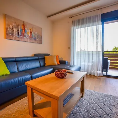 Balkan Hill Apartment *