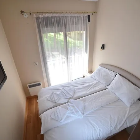 Balkan Hill Apartment *