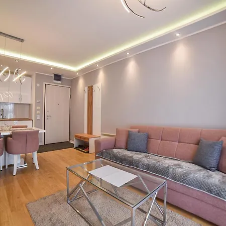 Balkan Hill Apartment *