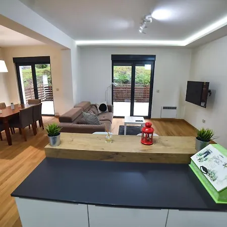 Balkan Hill Apartment *